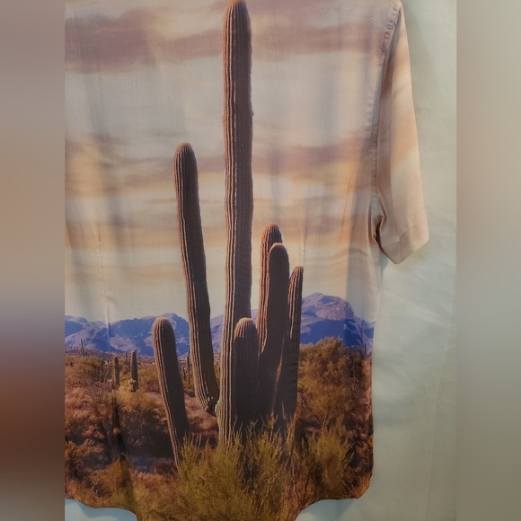 Guess NWT Button-down Desert Scene Shirt, Medium Slim Fit - Picture 7 of 7